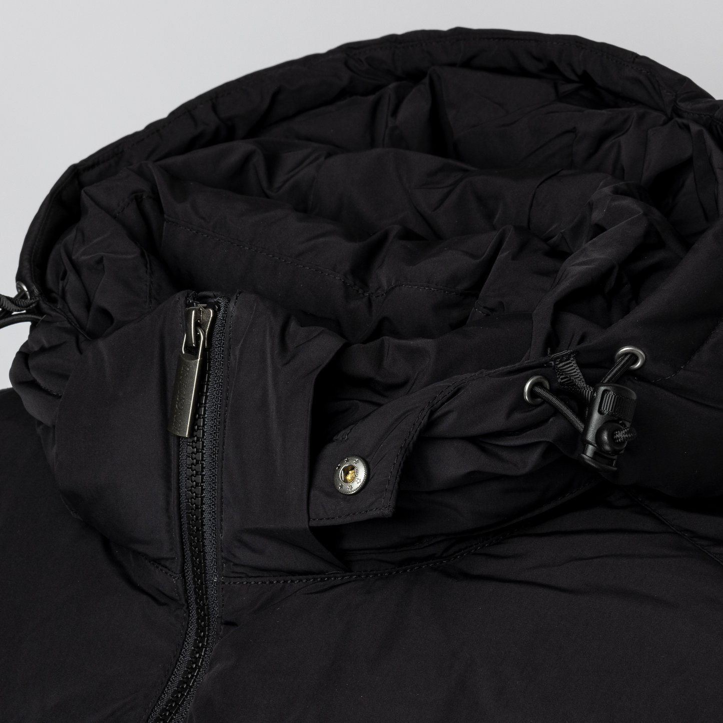 Klassische Unisex Daunenjacke mit Kapuze  *