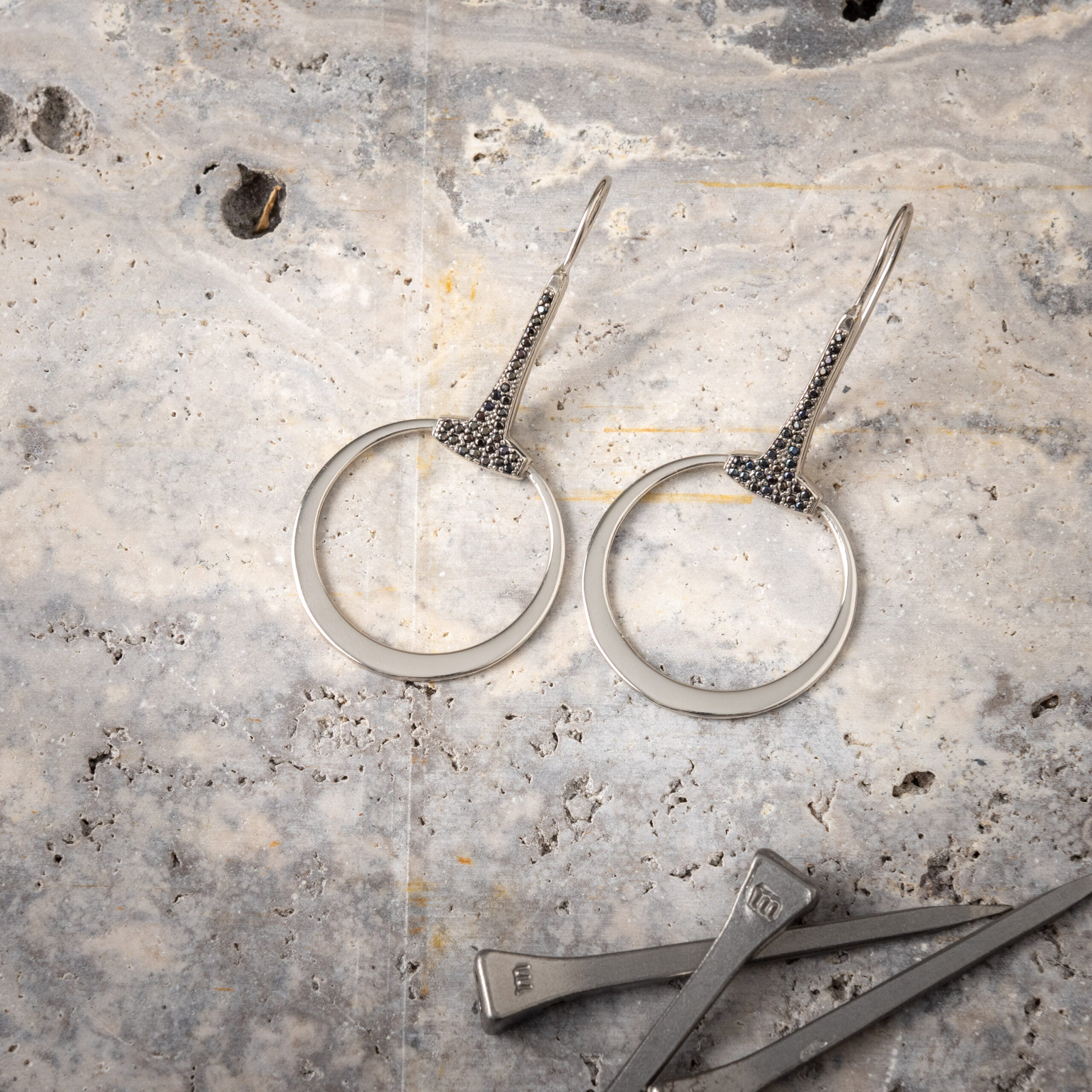 Sterlingsilber Snaffle Bit Drop-Ohrringe mit Zirkonia – Eleganz & feiner Glanz für Reiterinnen mit Stil