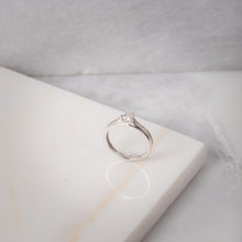 14K Gold Horseshoe Ring mit Zirkonia