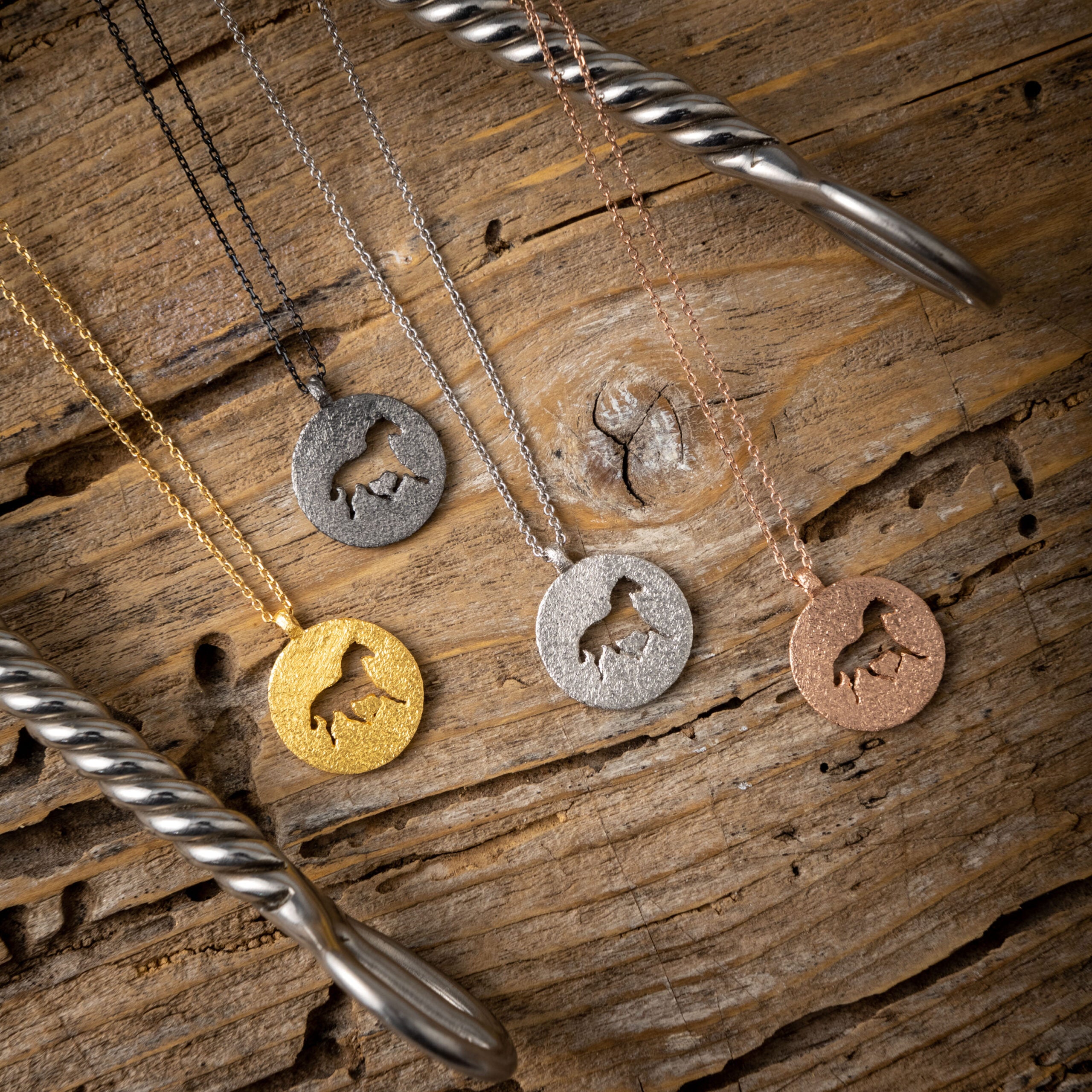 Sterlingsilber Free Horse Halskette – Symbol für Freiheit, Stärke & grenzenlose Energie
