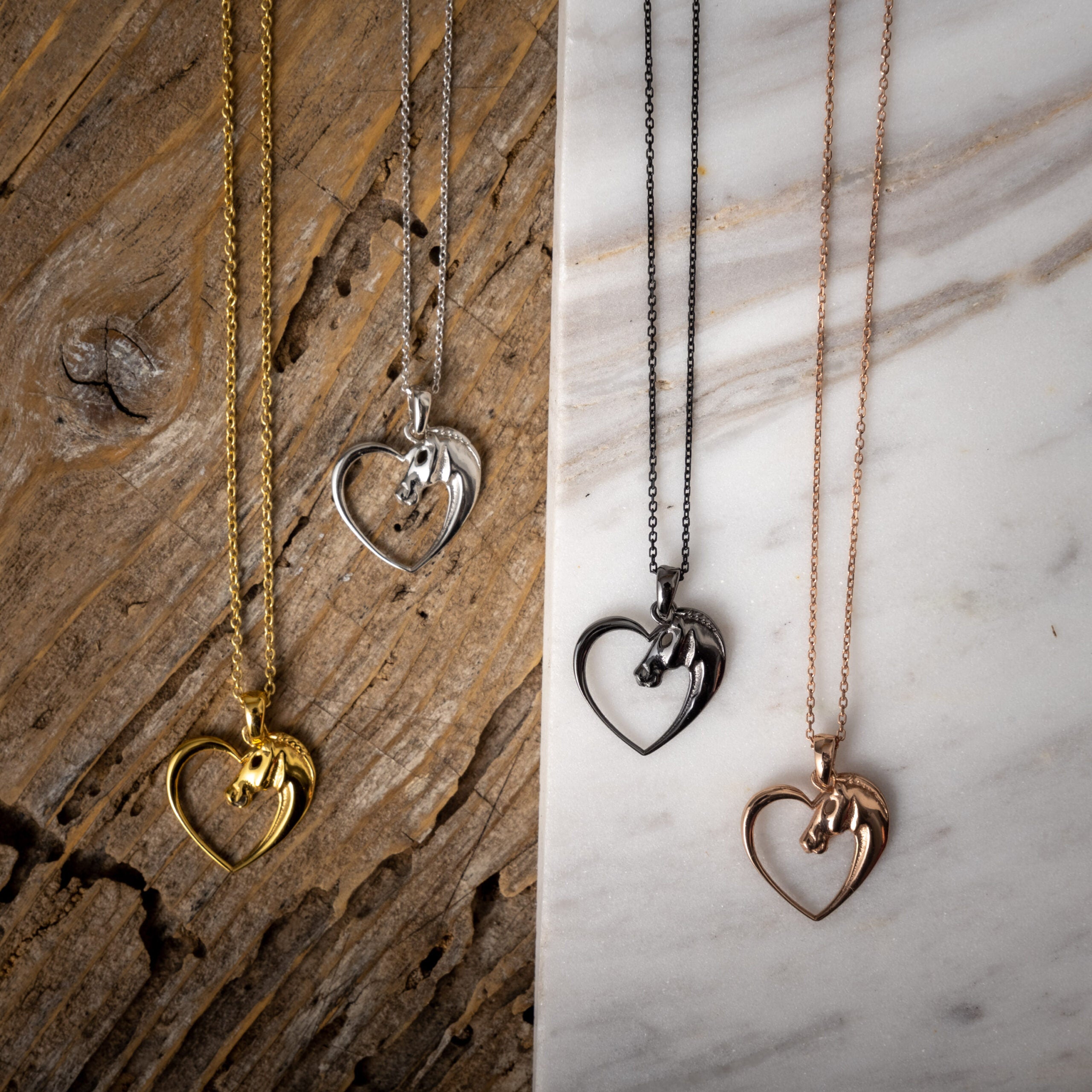 Sterlingsilber Herz-Halskette mit Pferd – Symbol für Liebe, Freiheit & Verbundenheit
