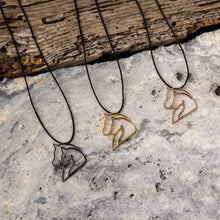 Sterlingsilber Halskette „Horses“ mit Lederband – Symbol für Liebe, Verbundenheit & zeitlose Eleganz