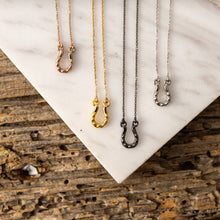 Sterlingsilber „Royal“ Hufeisen-Kette – Kraft, Eleganz & zeitlose Schönheit für Reiterinnen