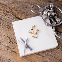 Sterlingsilber Steigbügel Drop-Ohrringe mit Zirkonia – Glanzvolle Eleganz für Reiterinnen mit Stil