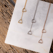 Sterlingsilber Steigbügel-Halskette mit Zirkonia – Eleganz, Stärke & funkelnde Raffinesse